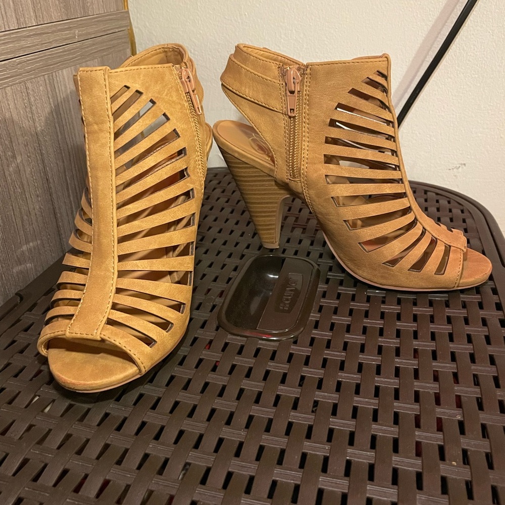 Delicious- suede high-heeled sandal with side zipper and buckle